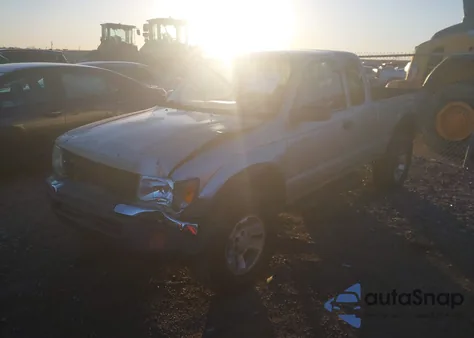 2000 Toyota Tacoma из США, поврежденный, VIN 4TAWM72NXYZ675132